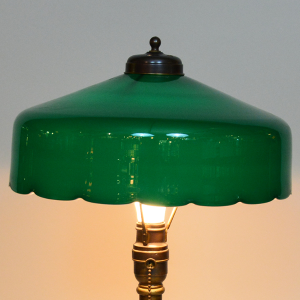 Emeralite Scallop Edge Vintage Lamp | Vintage Glass Lighting